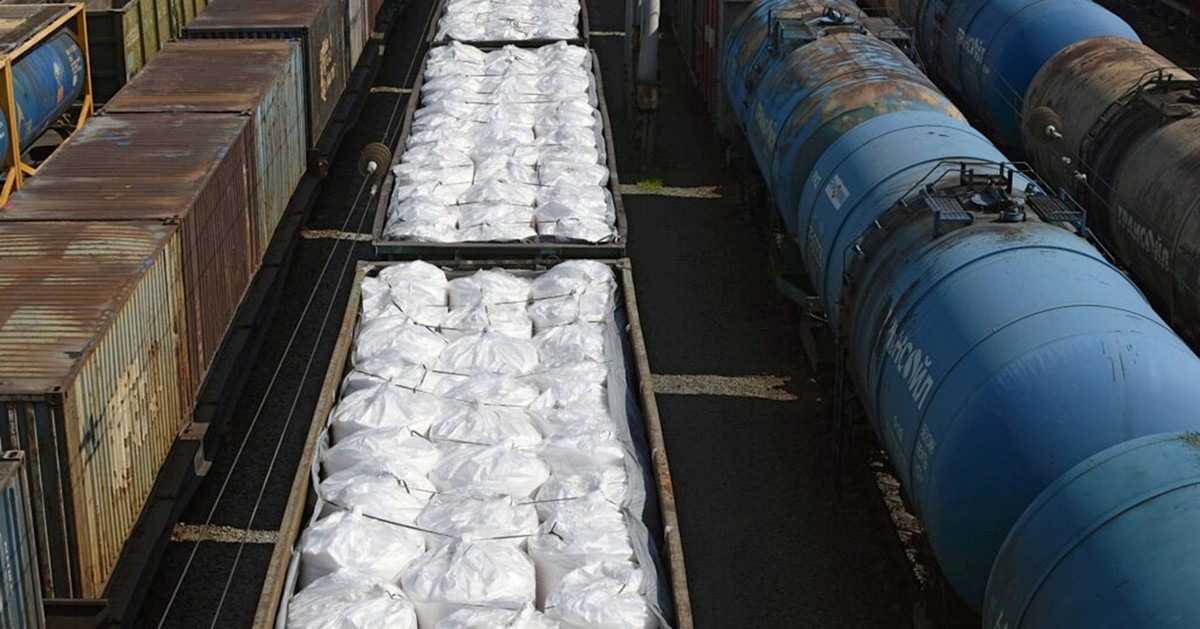 Siết xuất khẩu mặt hàng nuôi sống cả thế giới, Nga "đánh tiếng" với Mỹ: Hoặc nới trừng phạt, hoặc không còn hàng để dùng