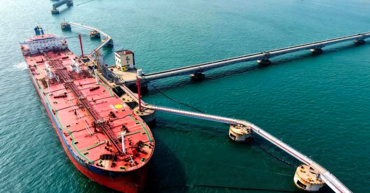 Lộ "vị cứu tinh" dầu cho Đông Nam Á, vừa mang 100.000 thùng nhiên liệu sang Việt Nam