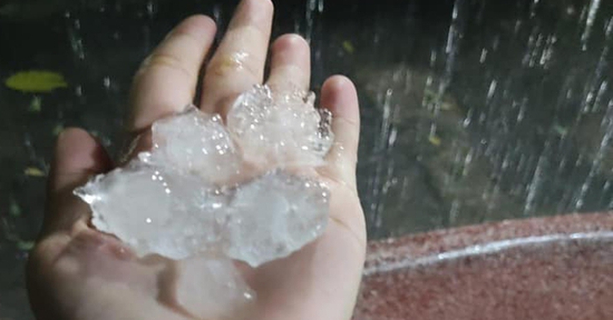 Dự báo mới nhất về dông lốc kèm mưa đá ở miền Bắc trong những ngày tới