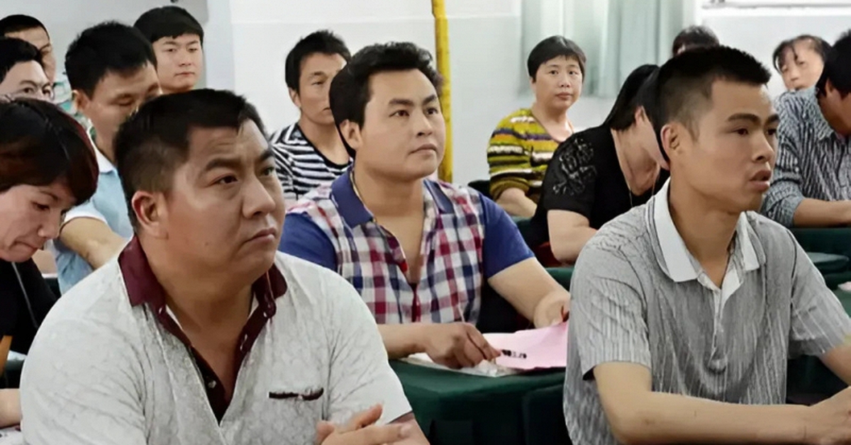 Người bố công nhân ở Hà Nội than thở chuyện con trai, 1 người hỏi ngược: "Mỗi tối anh có ngủ ngon không? Anh ăn ngon không?"