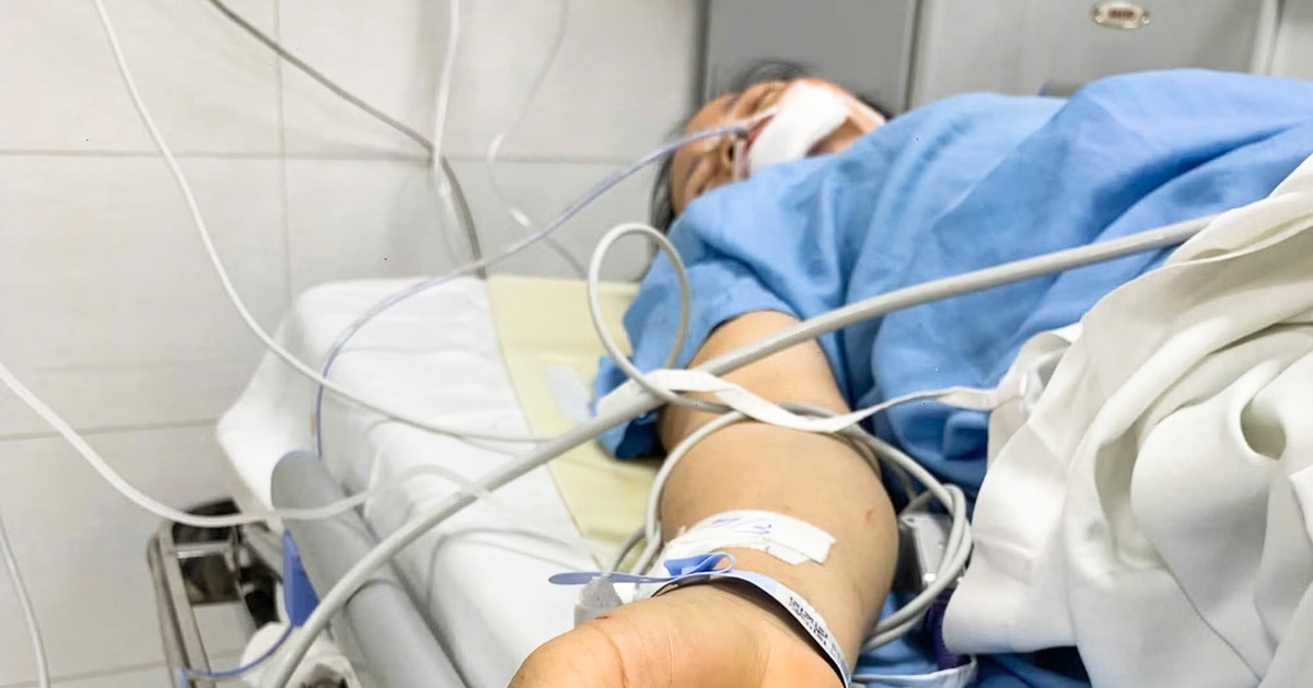 Dông lốc quật đổ cây, nữ công nhân môi trường cứu 2 học sinh rồi bị trọng thương