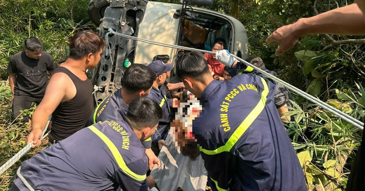 Vụ xe khách chở đoàn nhân viên ngân hàng lao xuống vực: Chiếc xe không bị rơi sâu nhờ yếu tố nào?