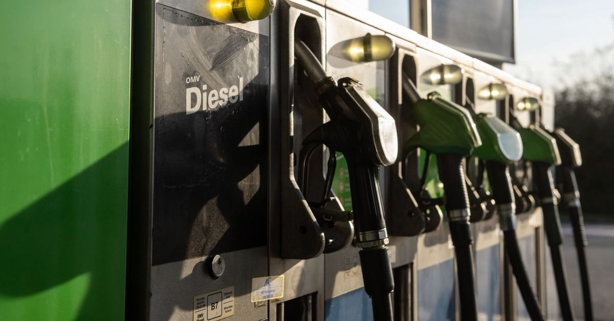 Đang trên đường tới châu Âu, loạt tàu chở 1,2 triệu thùng dầu đột ngột chuyển hướng giữa biển: "Lục địa già" chuẩn bị đón tin xấu