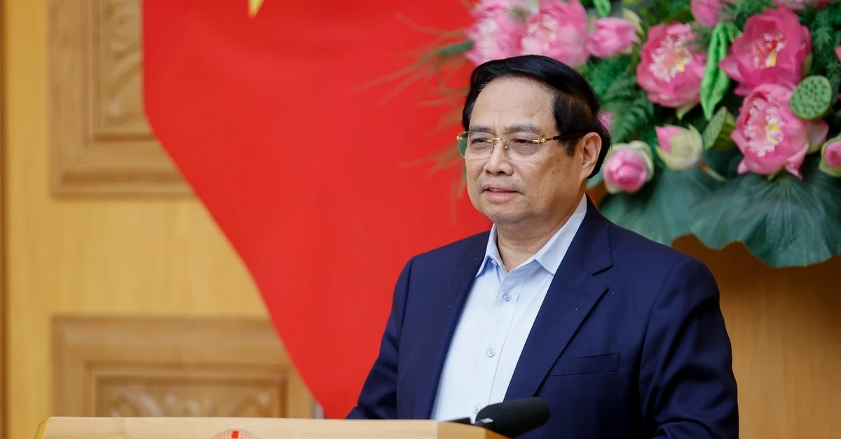 Thủ tướng: Không để thiếu xăng dầu, thiếu điện, thiếu năng lượng