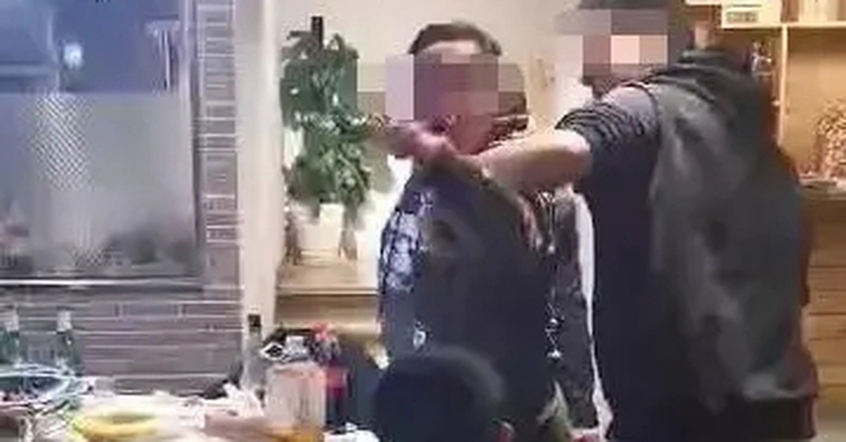 Nụ cười đắc thắng của đứa trẻ trước cửa nhà vệ sinh khiến người phụ nữ “nổi da gà”: Lớn lên nhân cách dễ “méo mó”