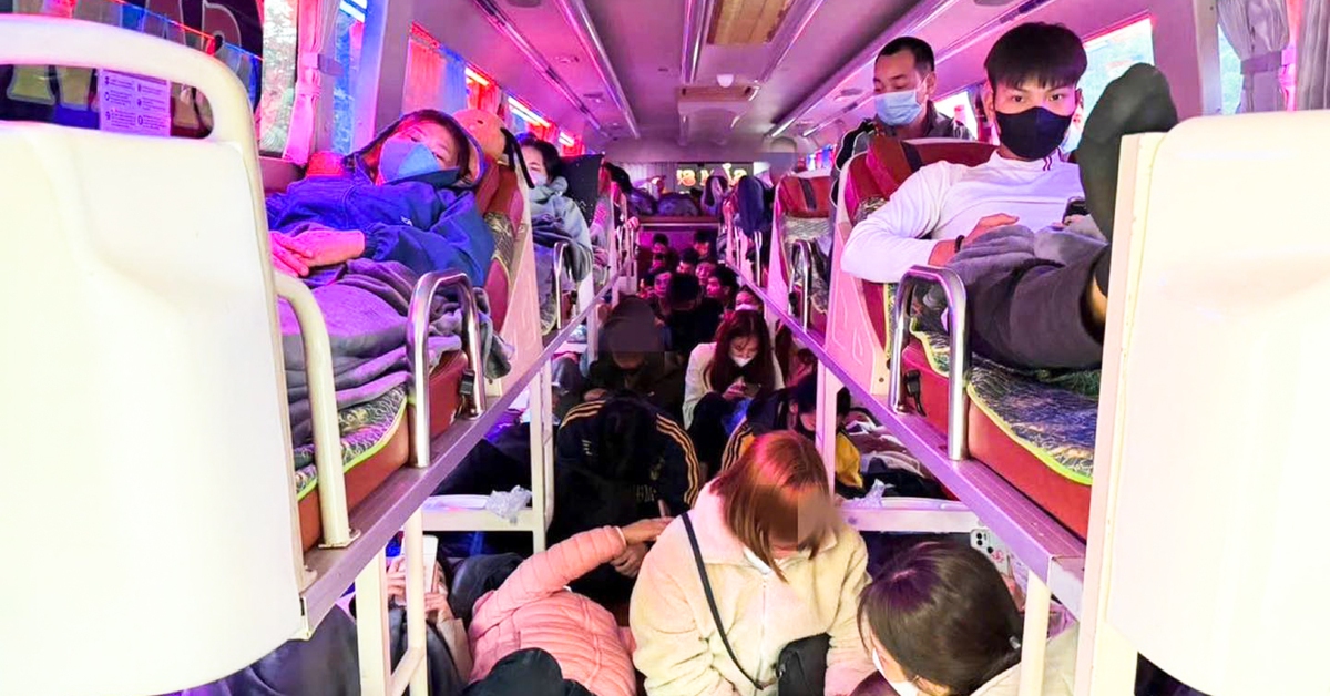 Nhồi 60 khách trên xe 19 chỗ, nhà xe và tài xế bị phạt hơn 220 triệu đồng