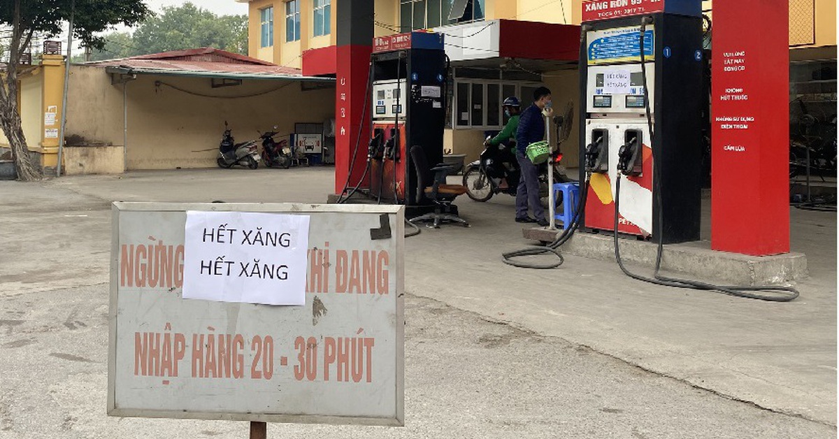 Công an đồng loạt cảnh báo nóng về vấn đề tích trữ xăng, dầu sau khi nhiều nơi treo biển "hết hàng"