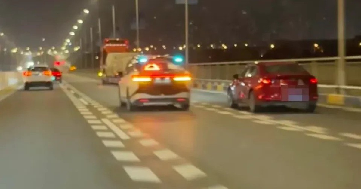 Mắc kẹt giữa cao tốc”, Taxi không người lái tê liệt, hành khách hoảng loạn suốt 2 giờ