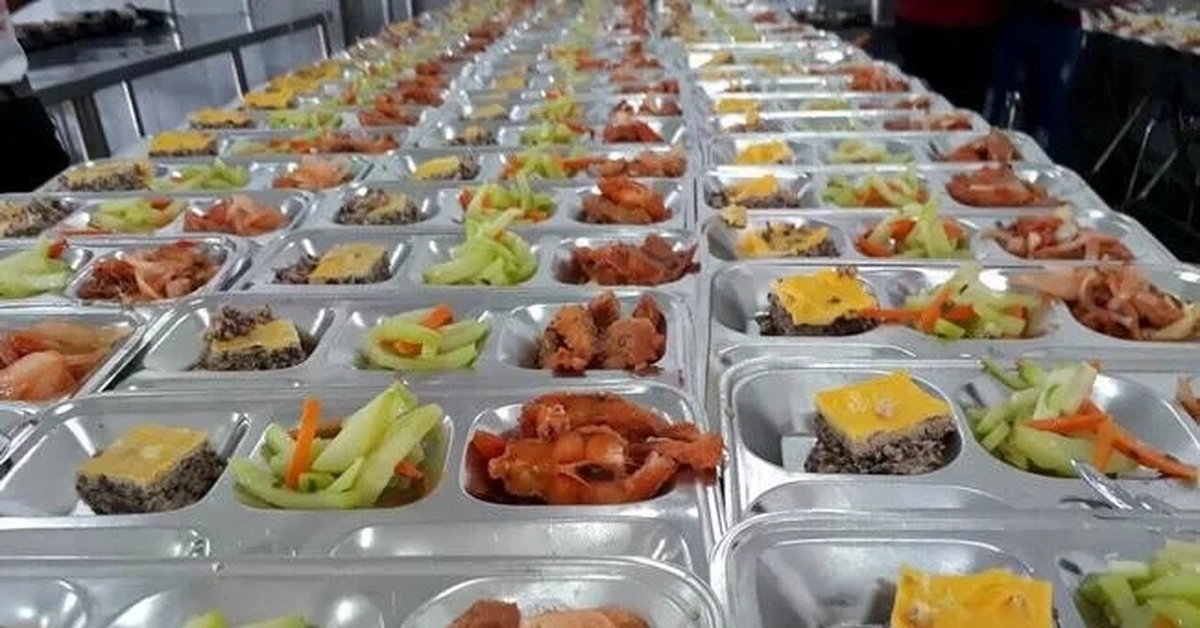 Vụ thịt lợn dịch vào trường học: Thấy gì về thị trường suất ăn tỷ USD tại Việt Nam?