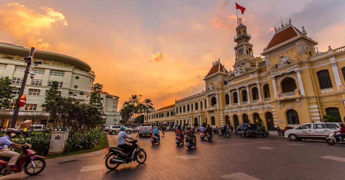 Rủi ro từ xung đột Trung Đông tiếp tục kéo dài, các chuyên gia quốc tế dự báo ra sao về tăng trưởng GDP của Việt Nam so với các nước trong khu vực?