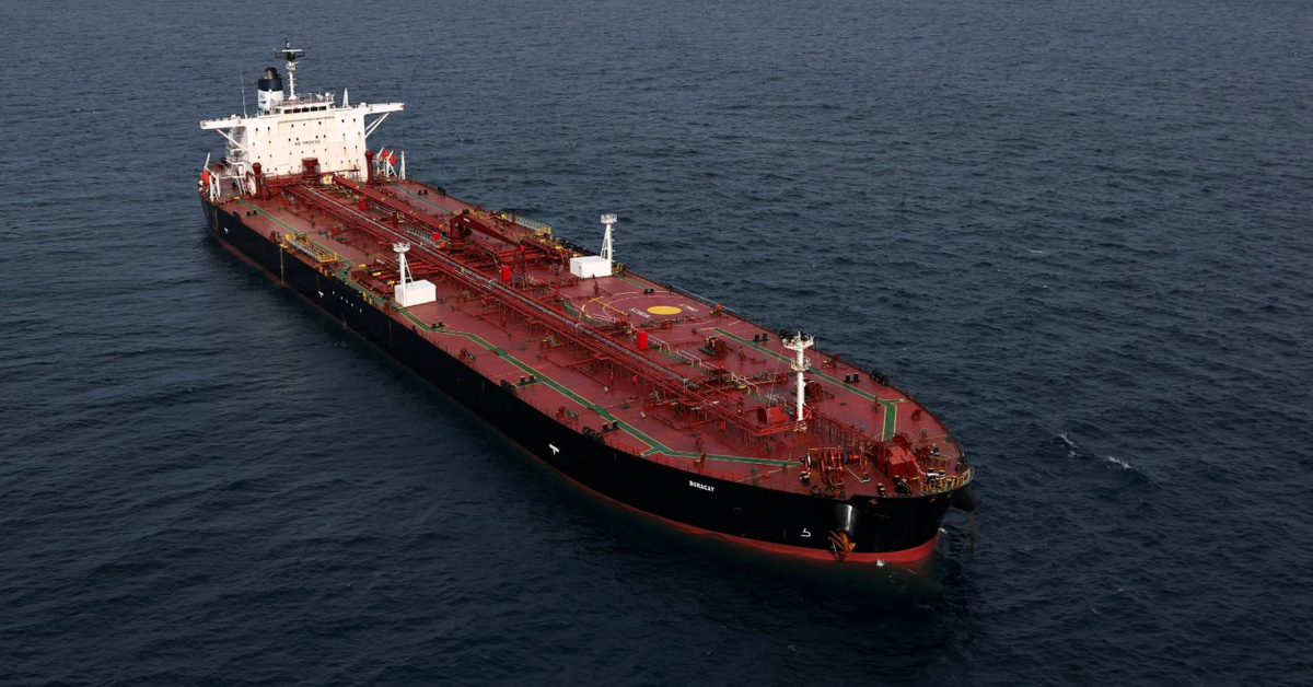 Siêu tàu treo cờ Nga, có khả năng chở hơn 2 triệu thùng dầu, bất ngờ được đi qua eo biển Hormuz: Iran có ý định gì?