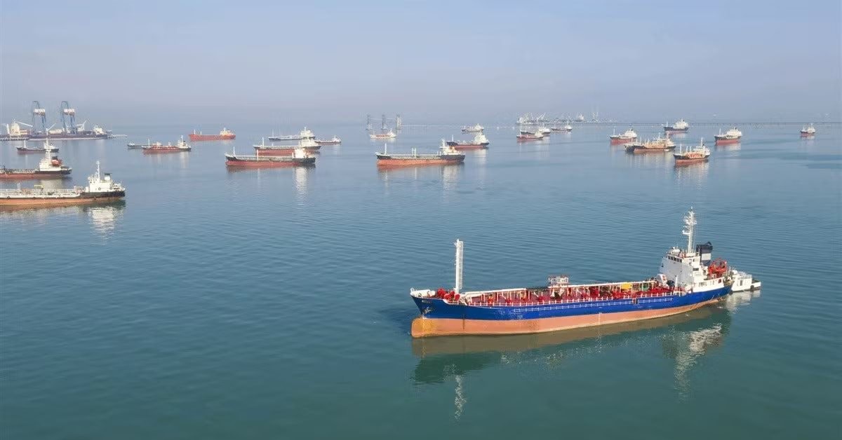 Hormuz vẫn dưới tầm kiểm soát của Iran, các "ông lớn" dầu mỏ vẫn bất ngờ phát lệnh bốc hàng: Liệu có thỏa thuận ngầm?