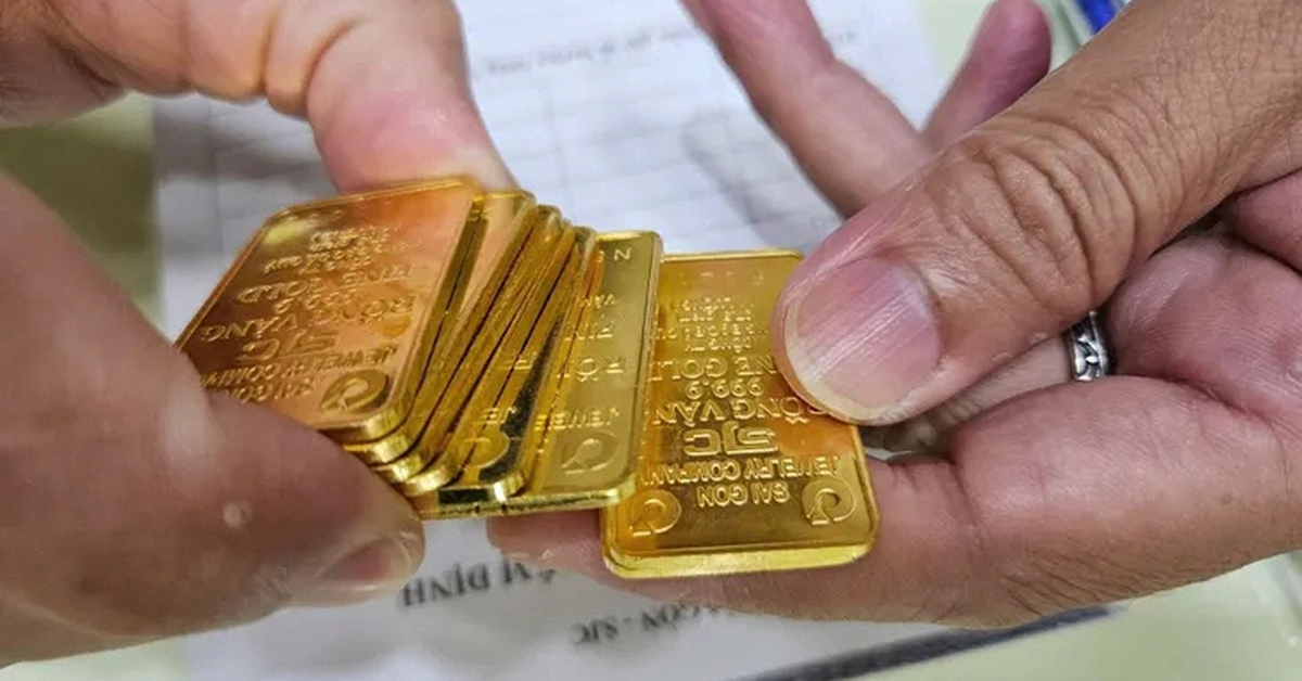 Giá vàng trong nước đảo chiều lao dốc, người vừa mua hôm qua đã lỗ 300.000 đồng/lượng