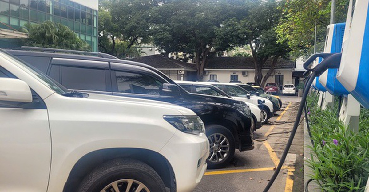 Nếu 100 ngàn xe ô tô cùng sạc một lúc sẽ tác động tới hệ thống điện thế nào?