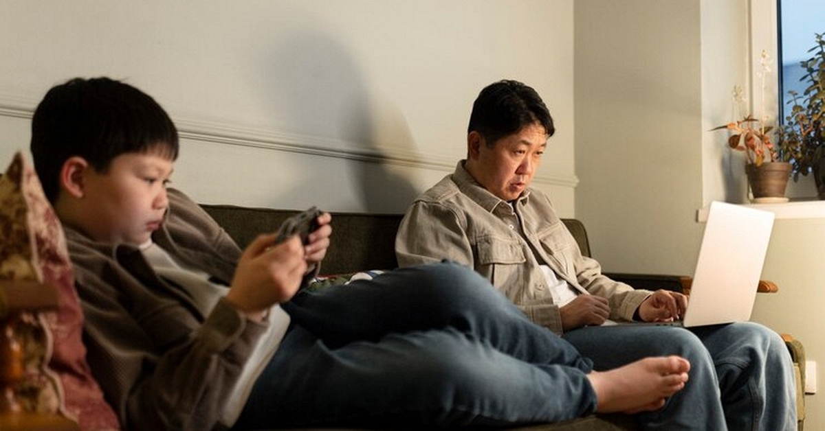 Cha mẹ "dốc hết lòng" chưa chắc đã tốt: 4 điều tuyệt đối đừng chia sẻ để tránh làm hỏng tương lai của con