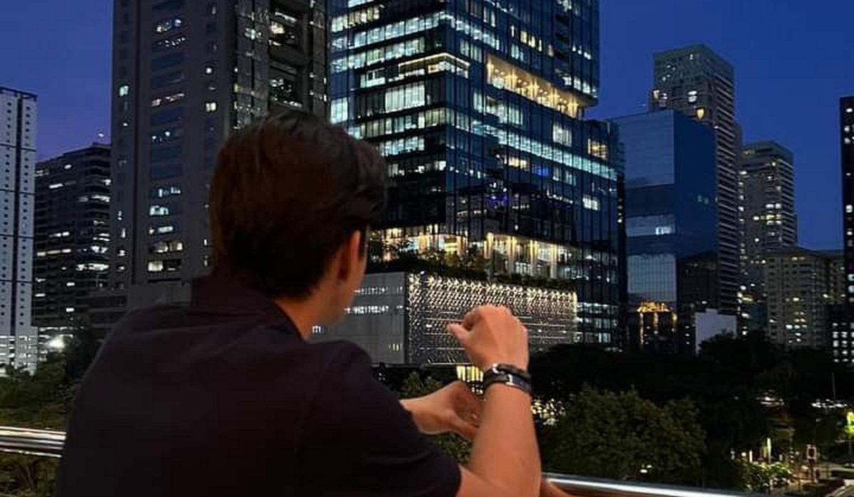 Báo vợ không về nhà nhưng gửi nhầm sang vợ cũ, đọc tin nhắn cô ấy trả lời tôi không kìm được nước mắt