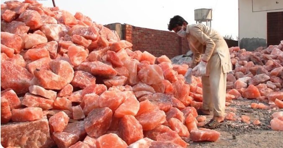 Một loại muối từ Himalaya được cả thế giới săn đón - xem cách khai thác mà nhiều người không tin vào mắt mình