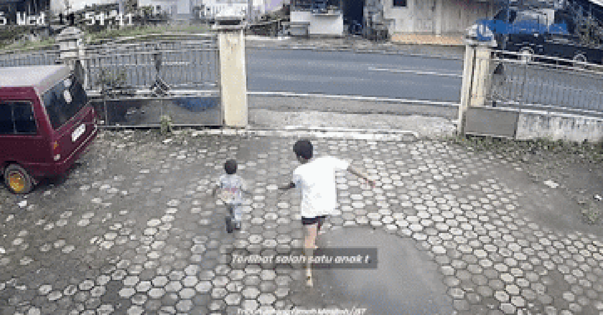 Đang chơi thì cậu bé 6 tuổi chạy vụt qua đường, chiếc xe tải lao tới và tiếng kêu xé lòng cuối video