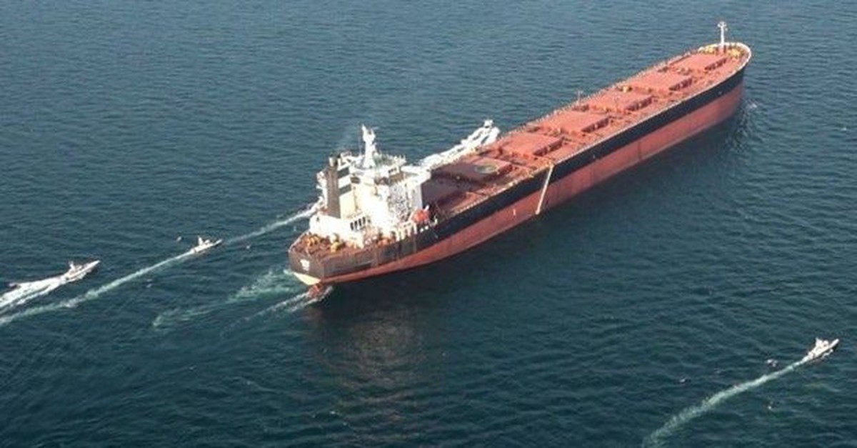 Đang di chuyển thì đàm phán Mỹ- Iran đổ bể, hai siêu tàu chở dầu lập tức quay đầu ngay trước cửa eo biển Hormuz