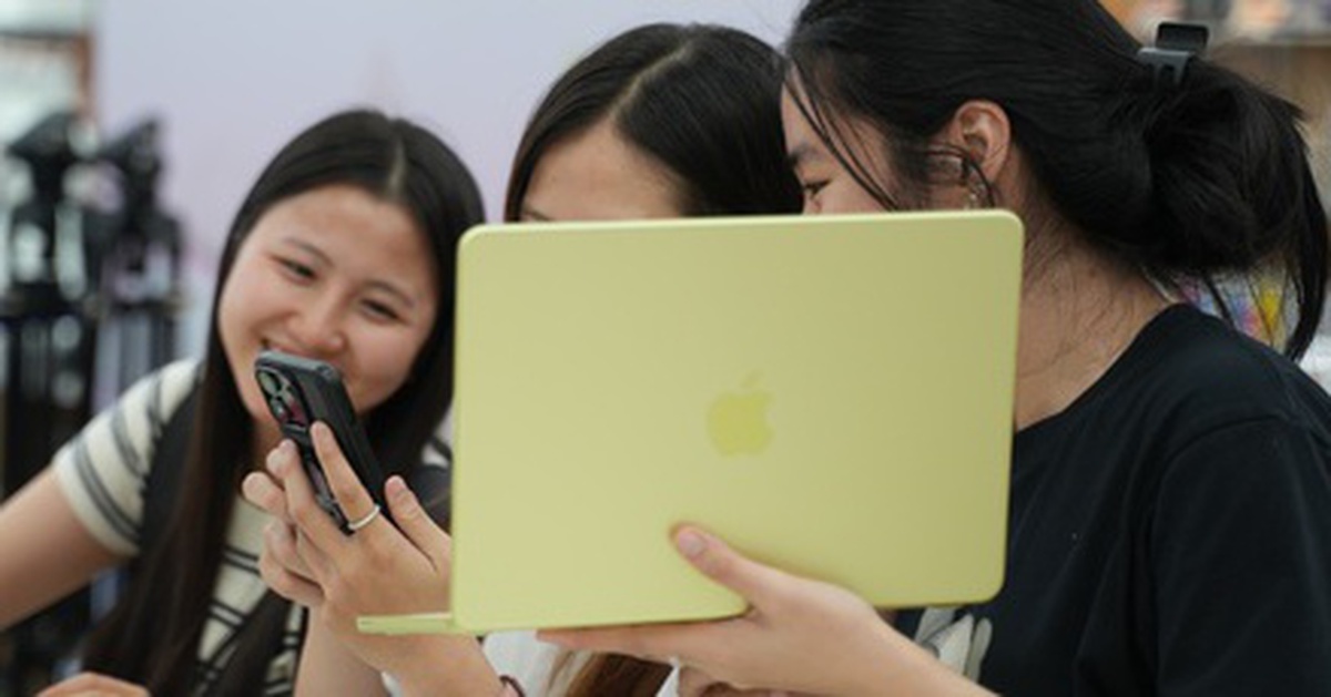 Apple lần đầu tung máy giá rẻ không ngờ, gây "sốt" tại Việt Nam, laptop phổ thông "nín thở"!