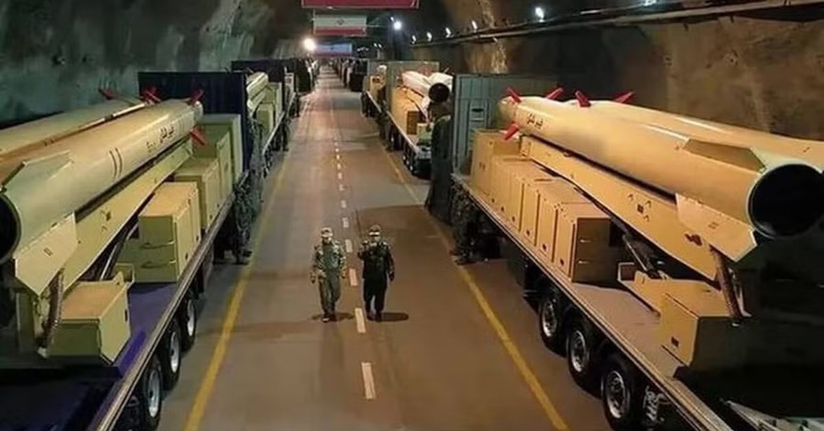 Báo Mỹ: Hơn 1.000 tên lửa đạn đạo Iran sẵn sàng phóng