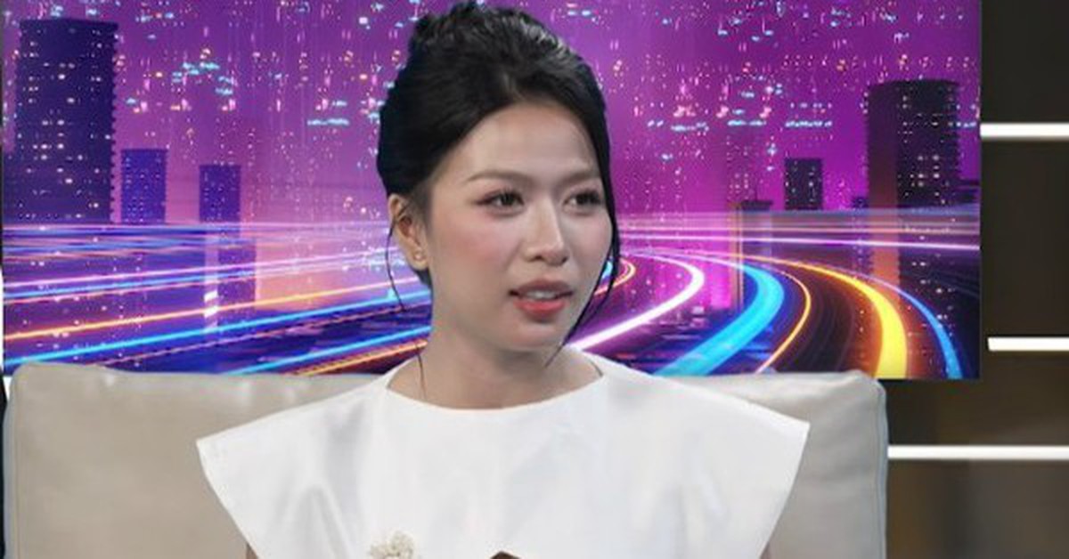 Nữ MC xinh đẹp bị trợ lý dọa nghỉ việc để đòi tăng lương: "Tôi phải cắn răng