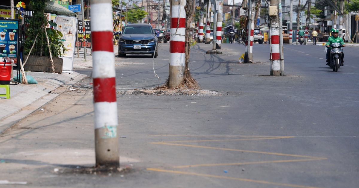 Lý do chưa di dời loạt cột điện nằm giữa dự án đường nghìn tỷ ở TP.HCM