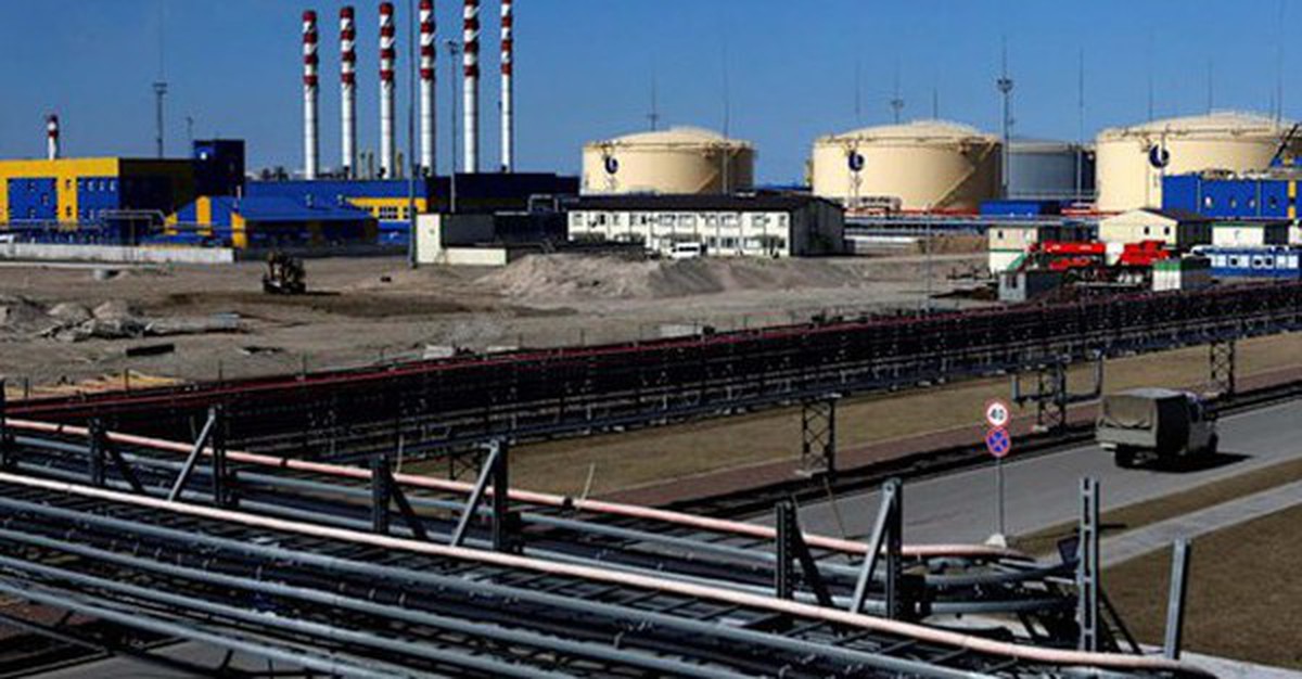 Chỉ còn dầu đủ dùng trong 50 ngày, quốc gia láng giềng Việt Nam gấp rút "xin phép" Mỹ gia hạn mua dầu Nga