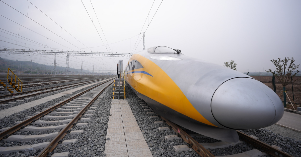 Trung Quốc tạo ra "cơn lốc" trên đường ray, ghi nhận tốc độ tối đa đáng kinh ngạc