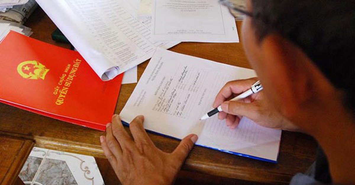 Nhà chồng cho đất, chồng đề nghị đứng tên tôi nhưng lý do phía sau mới đáng sợ