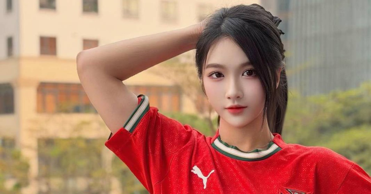 Công khai ủng hộ Ronaldo đến mức này, hot girl xinh đẹp khiến người xem thích thú