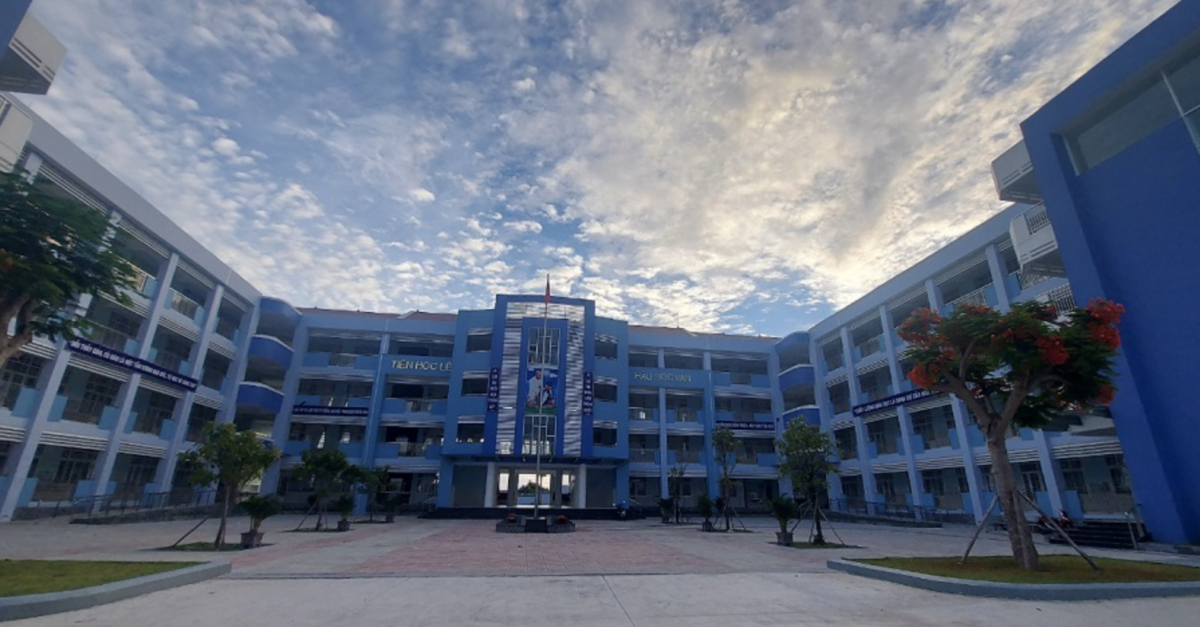 Đình chỉ cô giáo phạt 5 học sinh tự chích kim tiêm vào tay