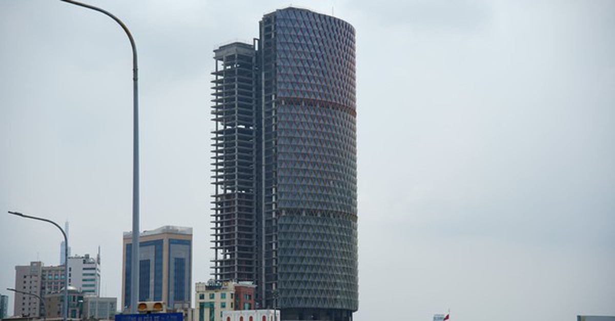 Tòa nhà "tai tiếng" trên đất vàng TPHCM: Số phận lao đao, trở thành khoản nợ xấu BĐS lớn bậc nhất, đến lớp vỏ rực rỡ mỗi đêm dù bên trong vẫn là khối bê tông khổng lồ