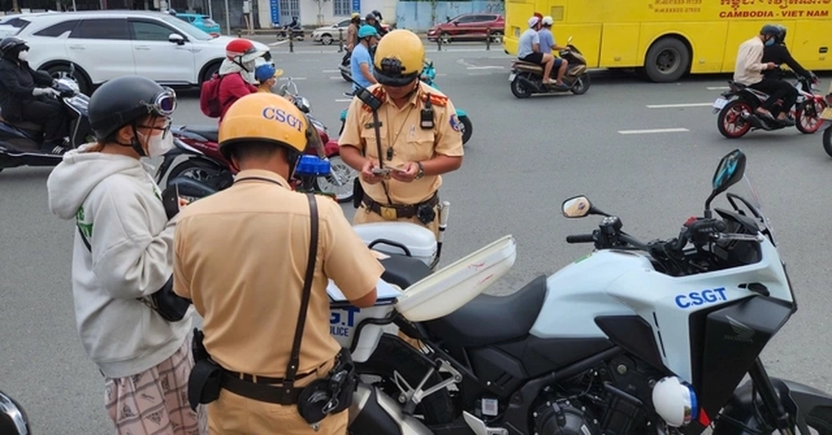 Lỗi vi phạm giao thông thường gặp nào sắp tới có thể bị CSGT phạt tại chỗ tới 7,5 triệu đồng?