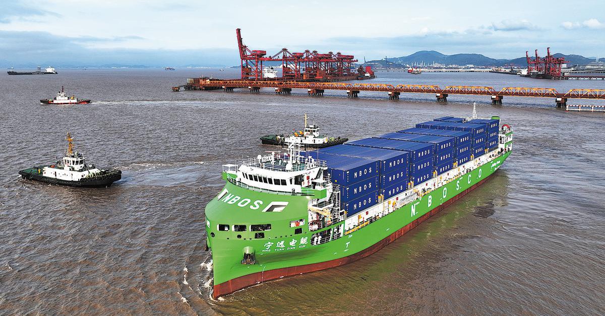 Trung Quốc công bố cỗ máy "cõng container" trên biển gây chấn động: Không chỉ mạnh mà còn thông minh!