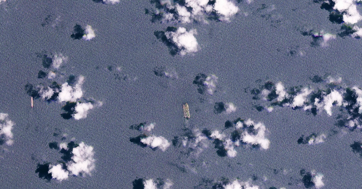 Ít nhất 62 triệu thùng dầu Iran đã được ‘sang tay’ tại vùng biển cách Hormuz hàng ngàn dặm, sau đó tiến thẳng tới Trung Quốc