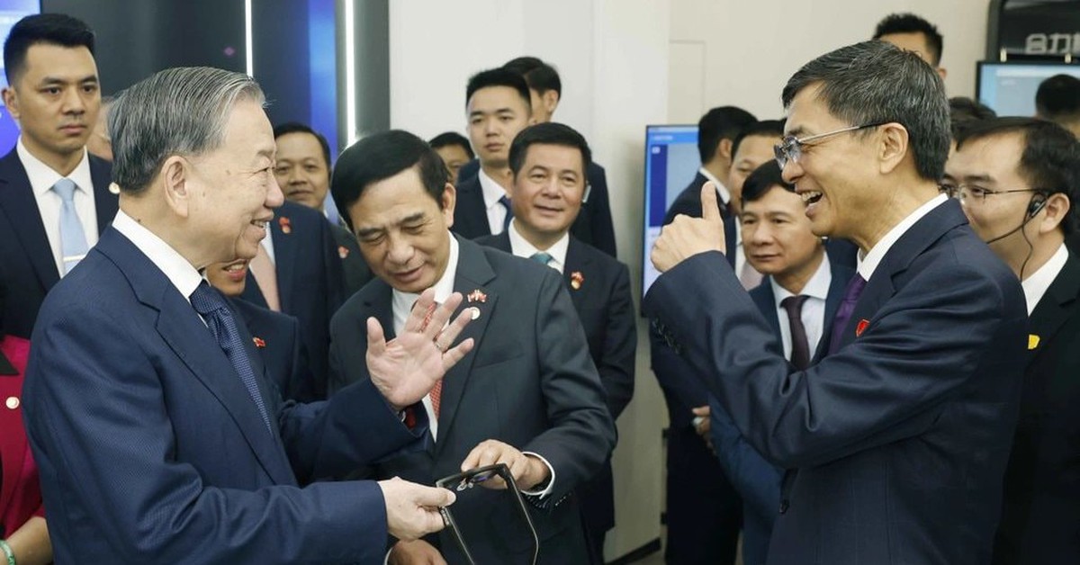 Tổng Bí thư, Chủ tịch nước trải nghiệm sản phẩm ứng dụng AI ở biểu tượng của “Con đường tơ lụa số” TQ