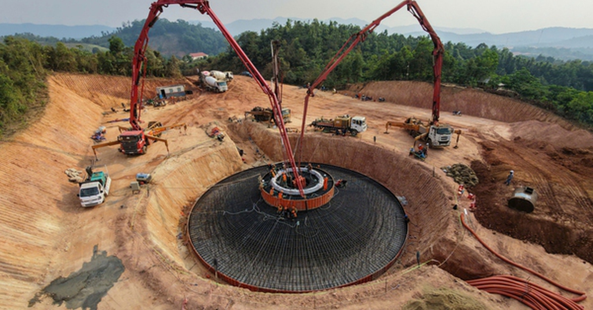 Nhiều mũi thi công đồng loạt, công trình năng lượng nghìn tỷ giữa dãy núi dài nhất Việt Nam dần "lộ diện", dự kiến xong trong năm nay