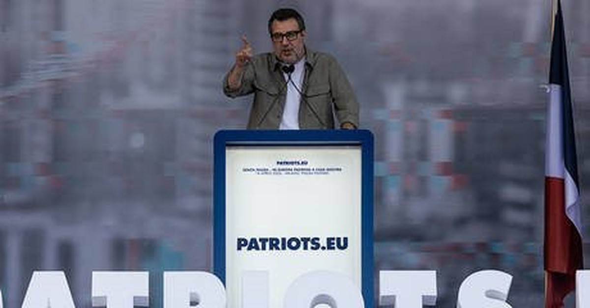 Không chỉ Hungary và Slovakia, lãnh đạo một nước EU kêu gọi nối lại nhập khẩu dầu khí Nga giữa lúc giá năng lượng tăng cao