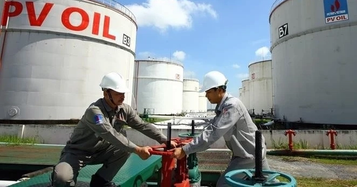 Tiền nhập xăng dầu tăng tới 200% trong nửa đầu tháng 4