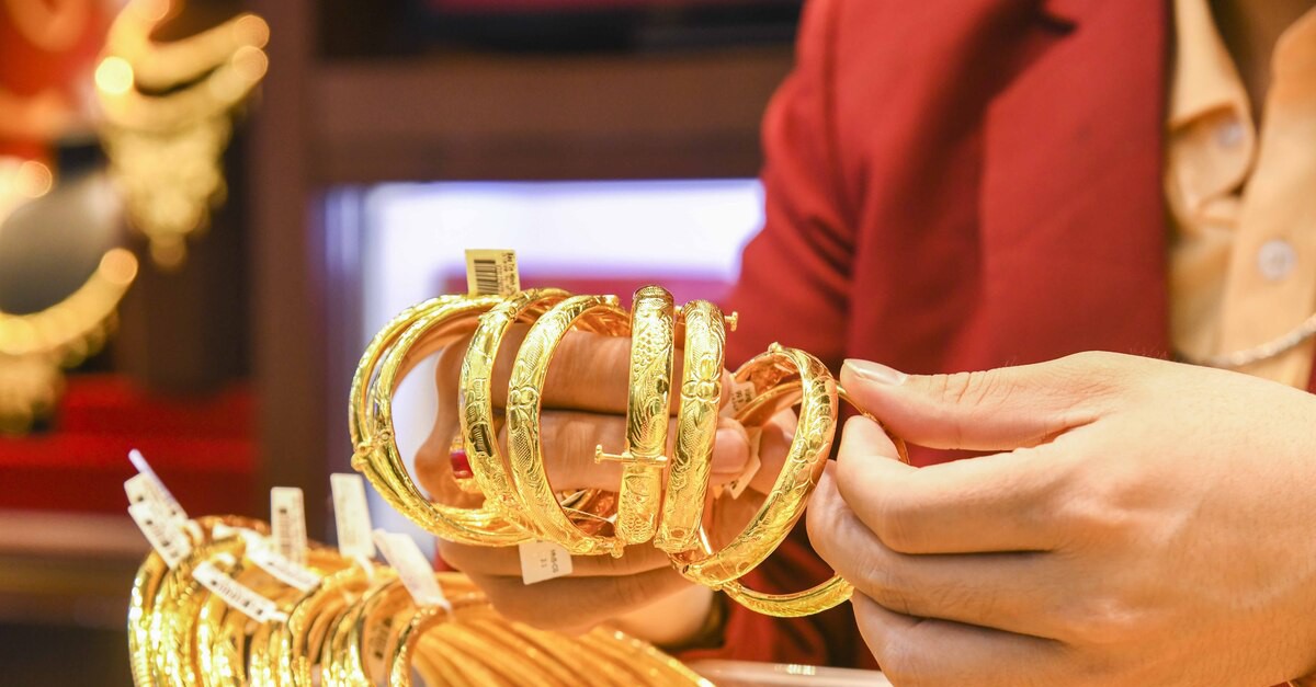 Giá vàng hôm nay 20/4: Tiếp tục đi xuống dưới ngưỡng 4.800 USD/ounce