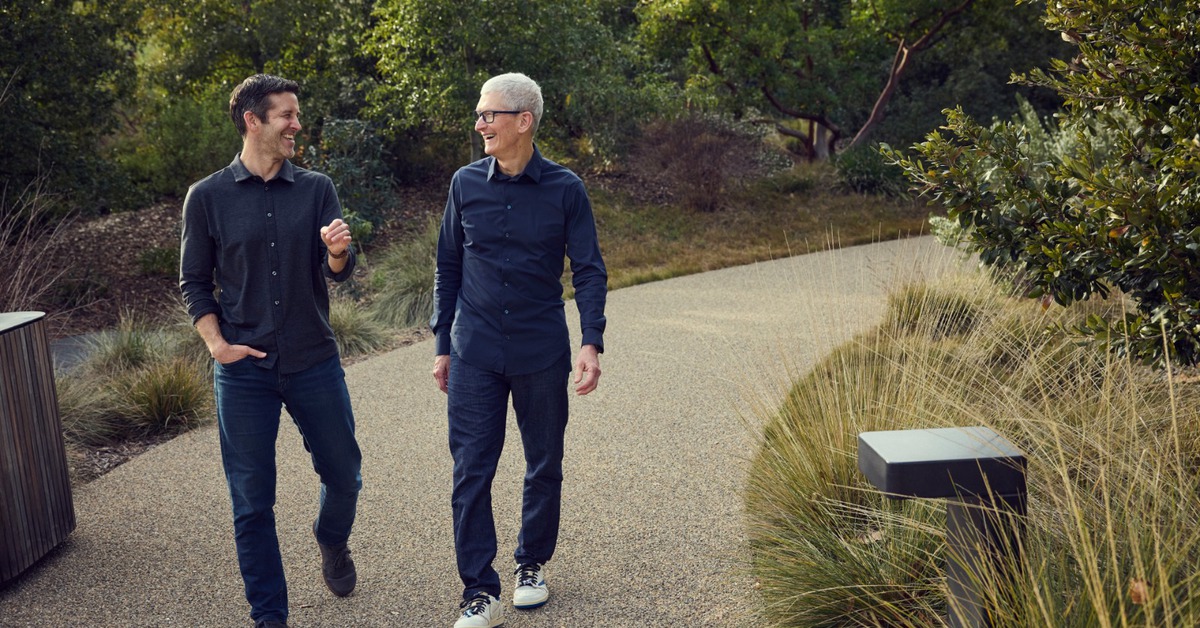 Tim Cook rời ghế CEO Apple sau 15 năm, John Ternus tiếp quản từ 1/9