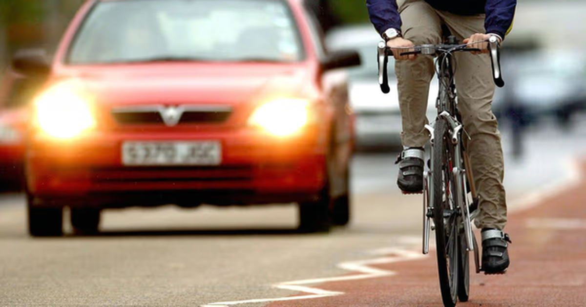 Tiến sĩ giải mã hiện tượng xe đi chậm như "rùa bò" vẫn bắt kịp bạn ở đèn đỏ: hóa ra phóng nhanh cũng chẳng để làm gì