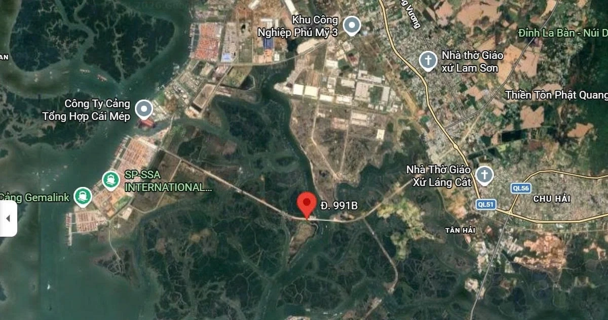 Phát hiện người cha tử vong trong lán, con trai bị thương nằm gục bên đường