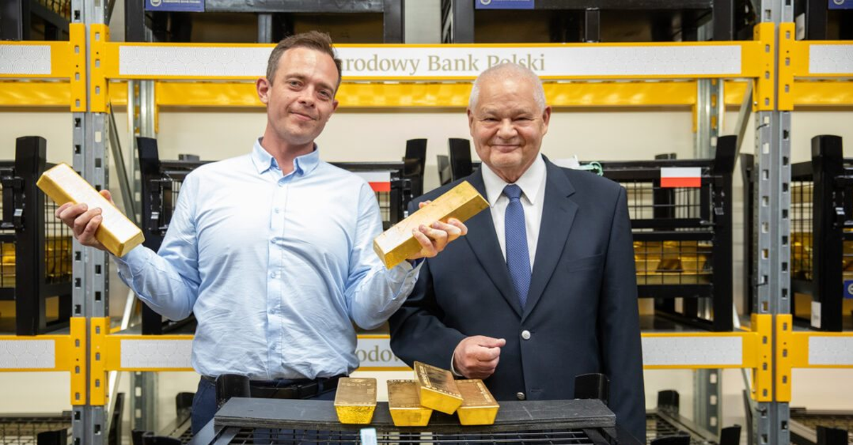 Tổng thống lẫn thống đốc NHTW muốn bán một phần trong số 550 tấn vàng dự trữ để mua vũ khí, bộ trưởng tài chính một nước châu Âu nói thẳng: Đi vay EU còn hơn