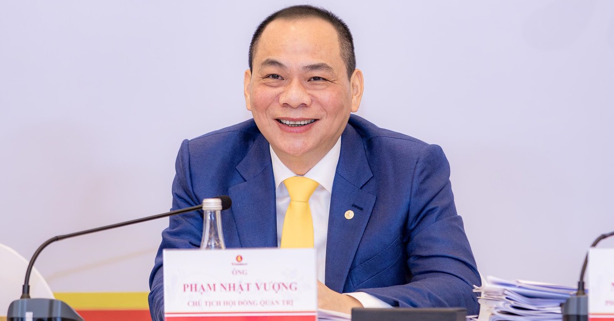 Cổ đông hỏi đường về xăng, tỷ phú Phạm Nhật Vượng khẳng định: “VinFast sẽ mãi mãi là hãng xe điện”