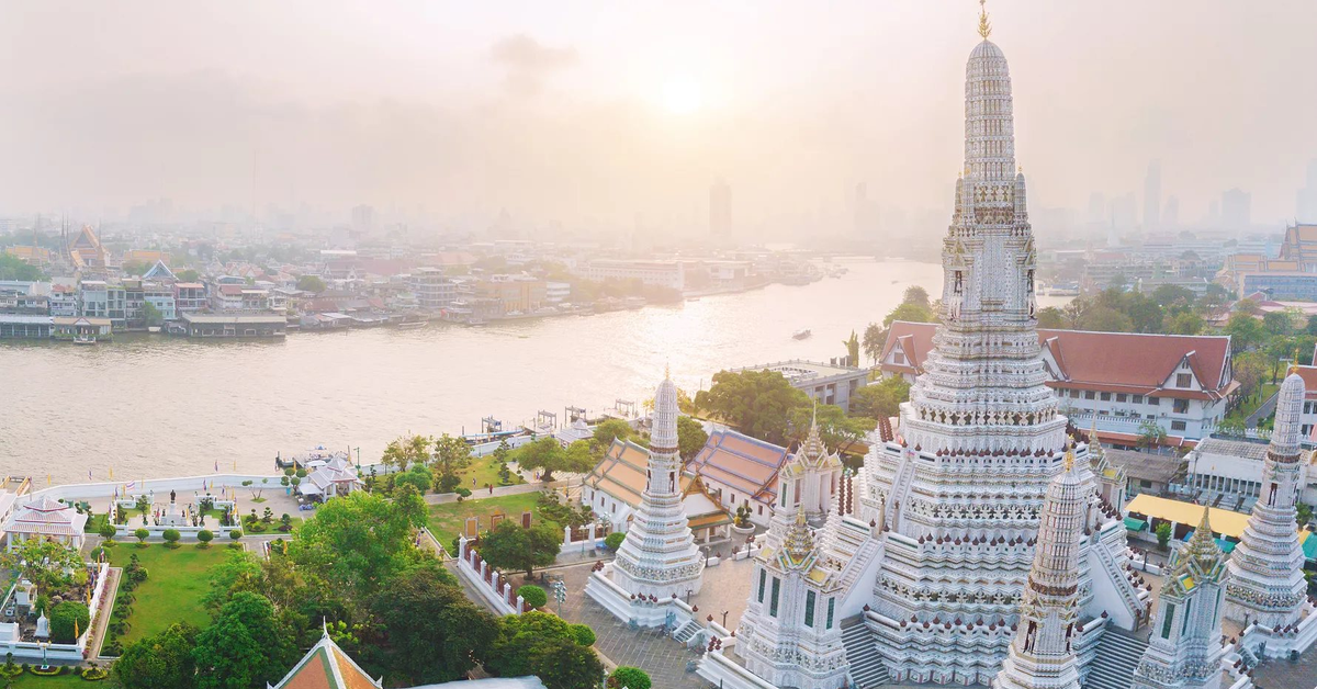 Lún sâu trong nợ nần, láng giềng Việt Nam dự định vay hơn 400.000 tỷ đồng