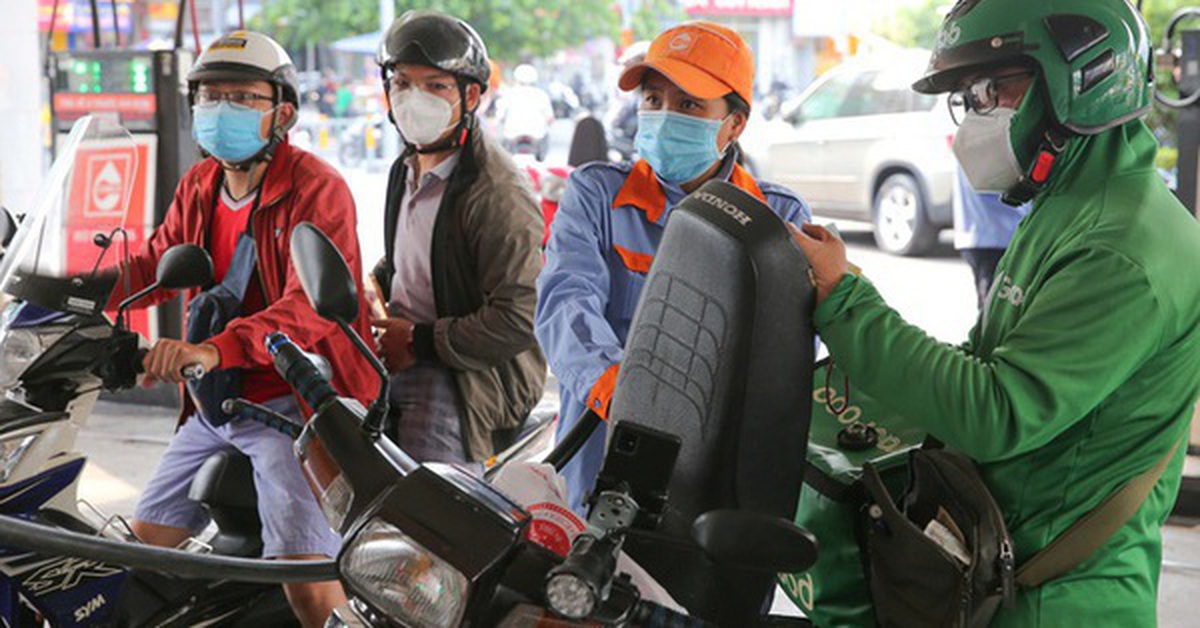 Giá xăng dầu tiếp tục giảm, dầu diesel giảm 1.159 đồng/lít