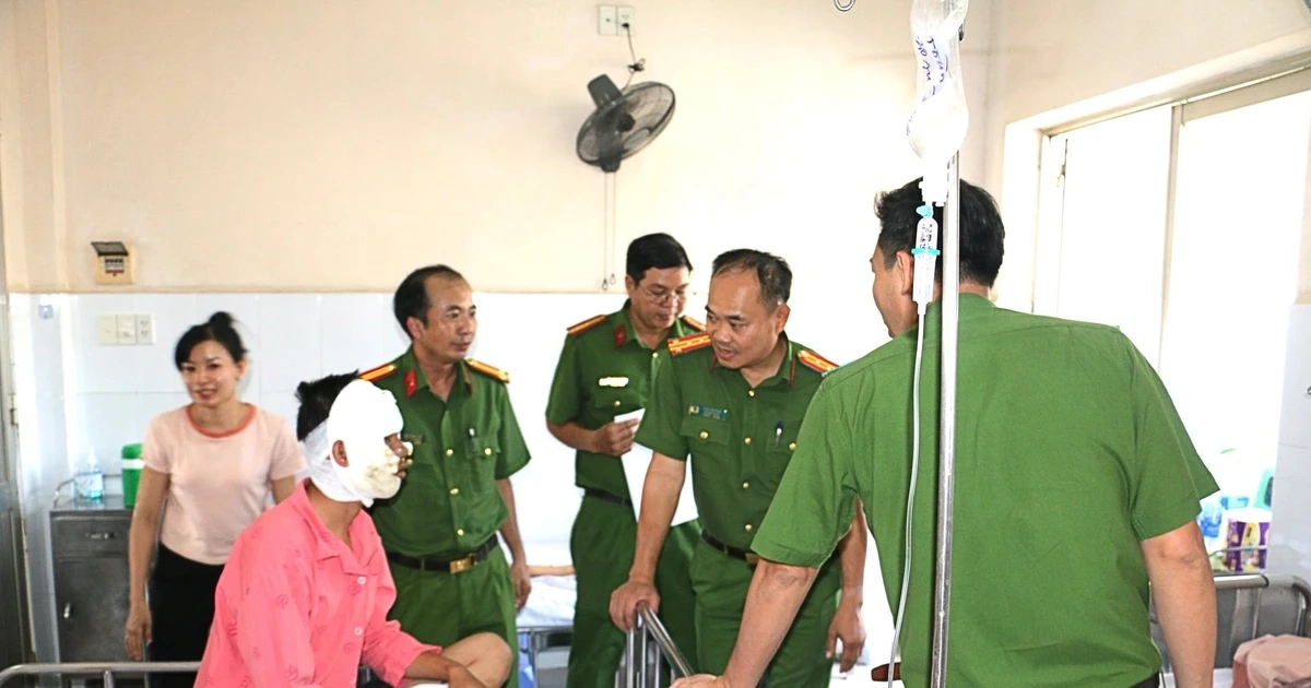 Hai cảnh sát bị bỏng khi thùng phuy chứa acetone phát nổ ở TPHCM