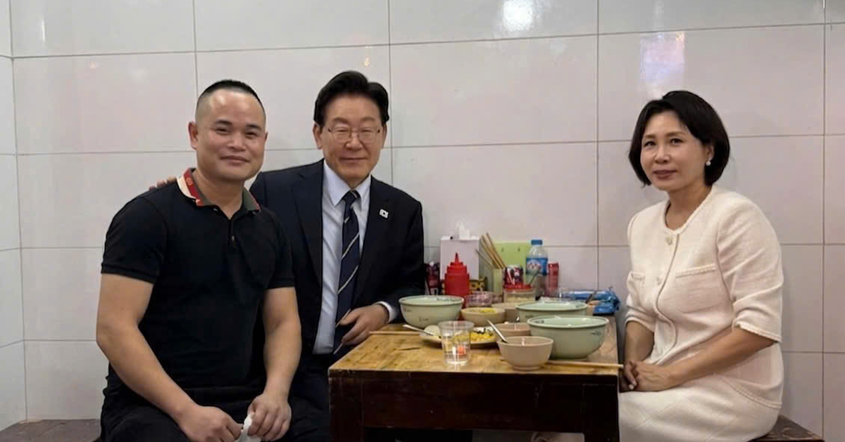 Chủ quán phở đón Tổng thống Hàn Quốc: "Cả đêm qua tôi hạnh phúc không ngủ nổi"